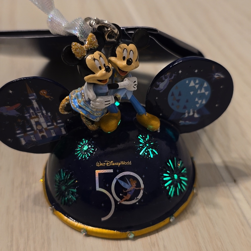 NWT WALT DISNEY WORLD 50TH ANNIVERSARY MICKEY & MINNIE LIGHT UP EAR ORNAMENT - Picture 4 of 7